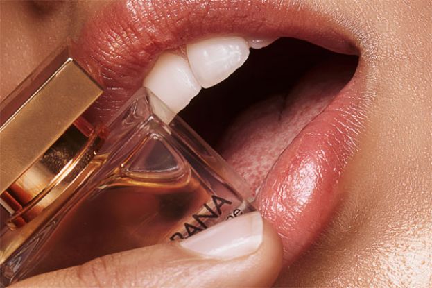 10 zapachów perfum, które uwiodą twoje zmysły - znajdź swój idealny aromat!