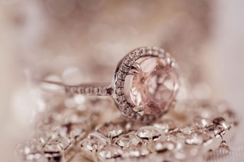 Biżuteria z kamieniami naturalnymi. Poznaj jej wyjątkowe właściwości!