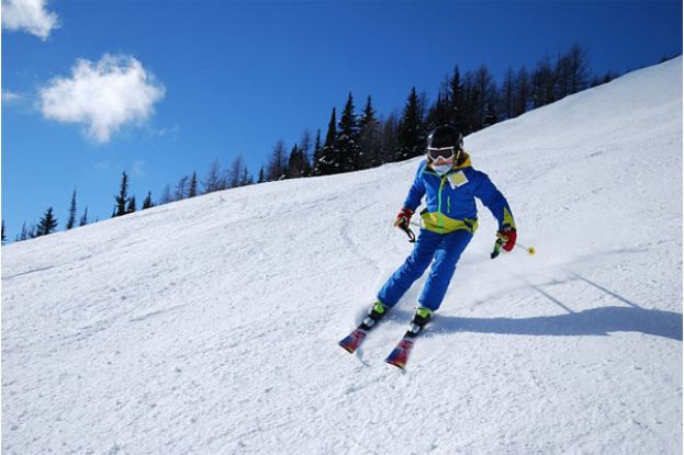 Jak wybrać bieliznę termoaktywną narciarską na zimowe aktywności?